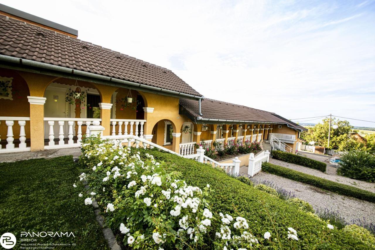 Bed and Breakfast Panorama Birtok - Wellness Panzio, Konferencia Es Rendezvenykoezpont Győrújbarát Exterior foto